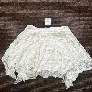 COTTON ON Eden Hanky Hem Mini Skirt
Colour: Coconut size: S